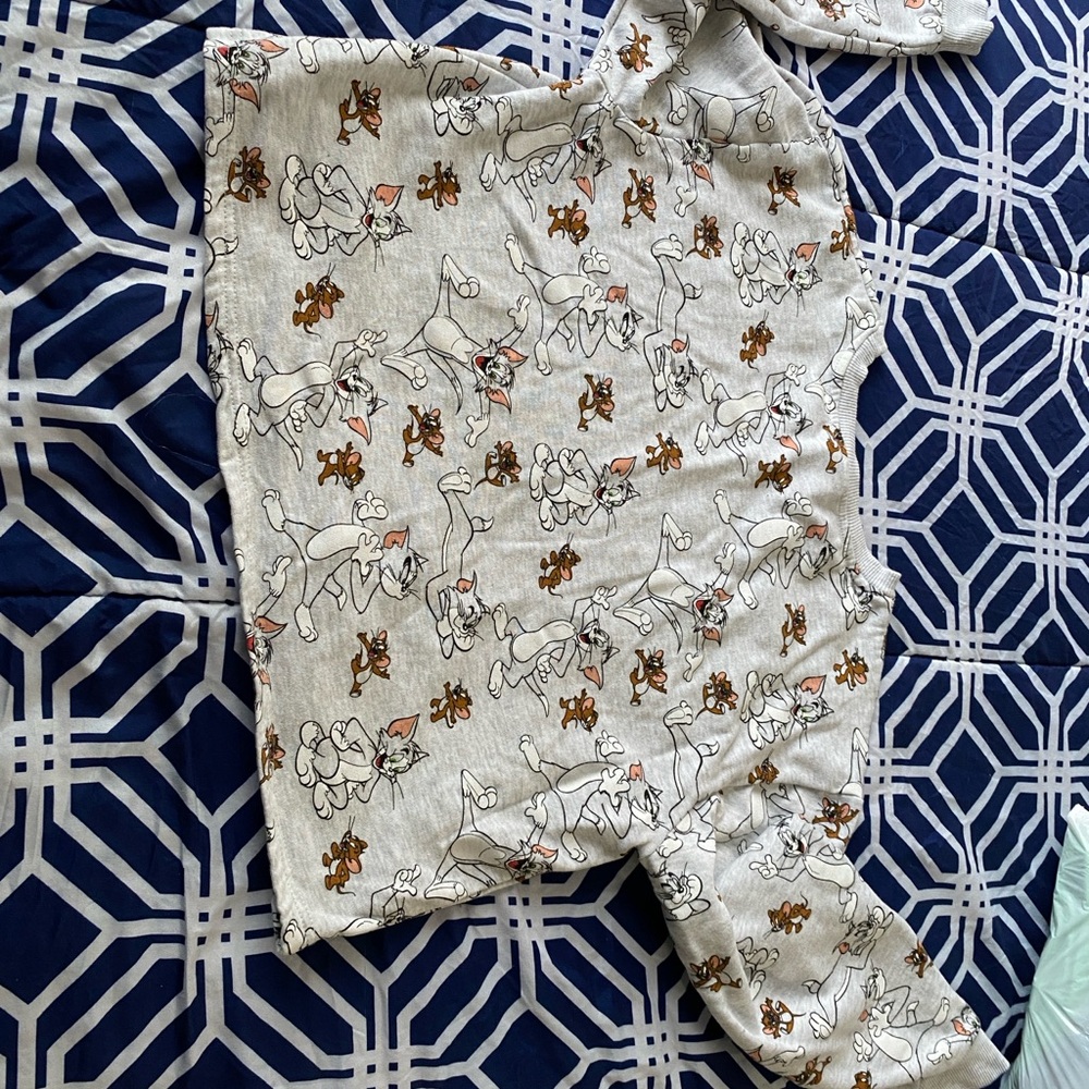 Juniors crop sweater Tom and Jerry print